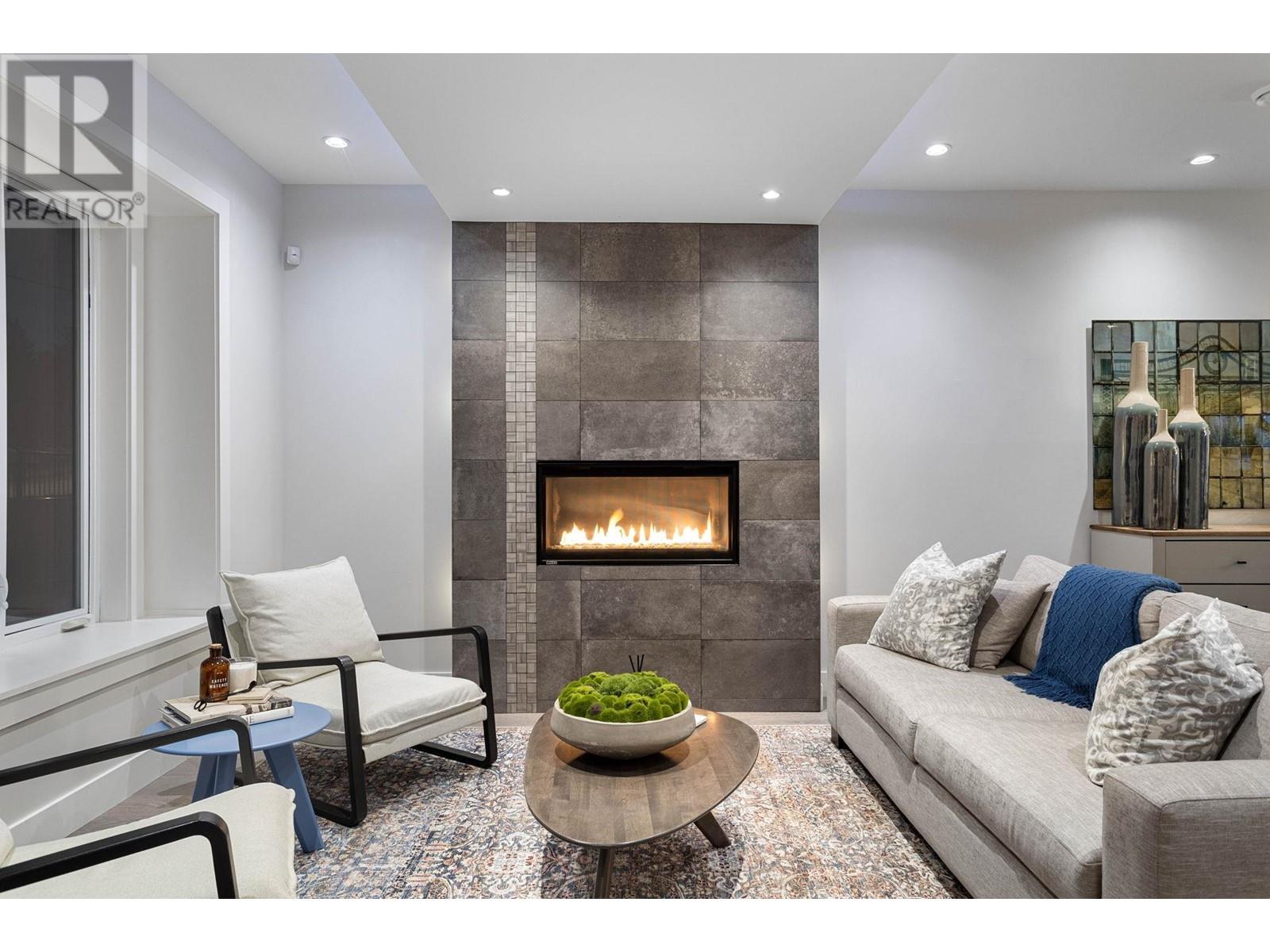 604 E 22nd Street, North Vancouver, British Columbia  V7L 3C9 - Photo 3 - R2828823