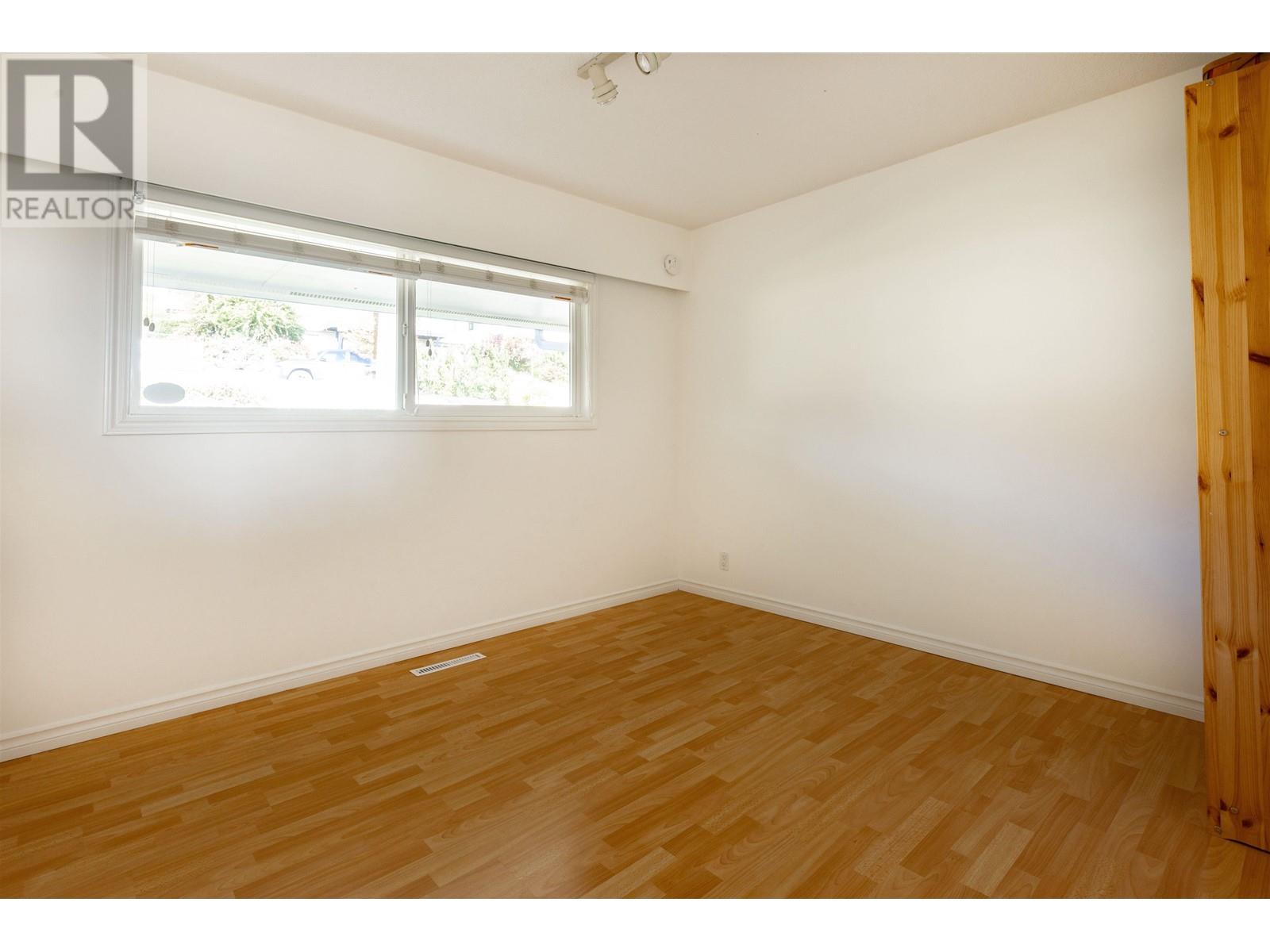 524 Abbs Road, Gibsons, British Columbia  V0N 1V0 - Photo 11 - R2825421