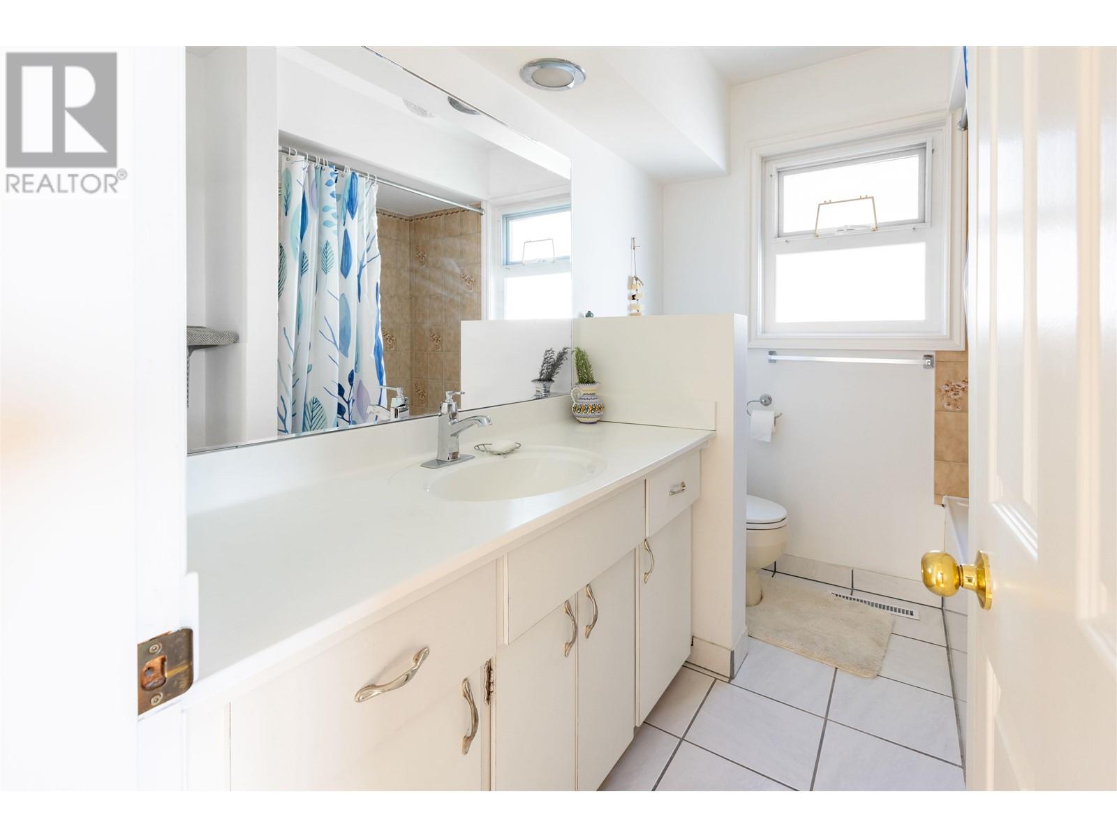 524 Abbs Road, Gibsons, British Columbia  V0N 1V0 - Photo 14 - R2825421