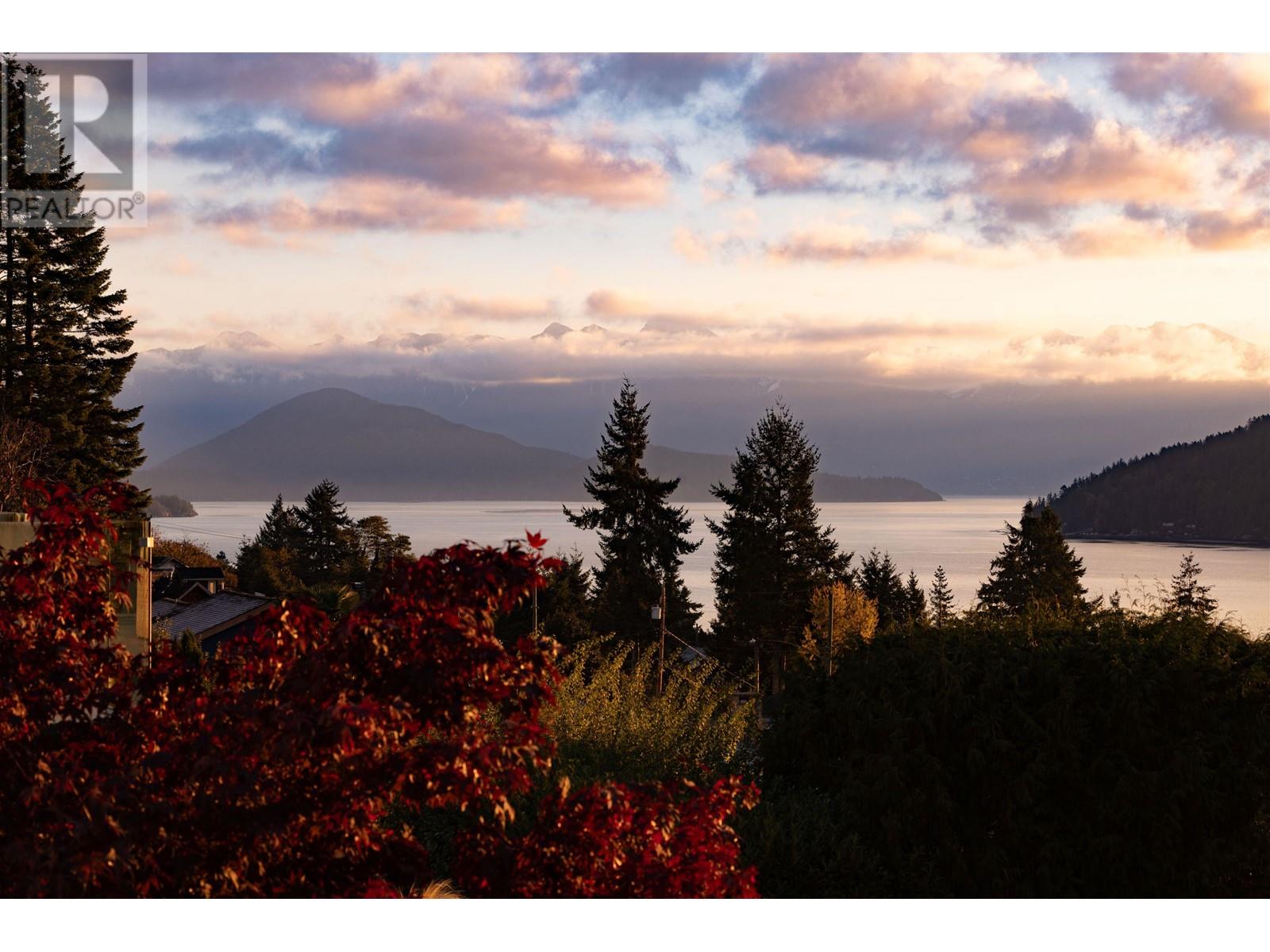524 Abbs Road, Gibsons, British Columbia  V0N 1V0 - Photo 30 - R2825421
