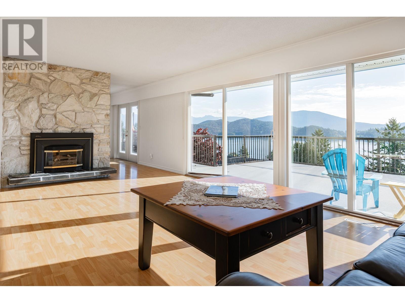 524 Abbs Road, Gibsons, British Columbia  V0N 1V0 - Photo 6 - R2825421