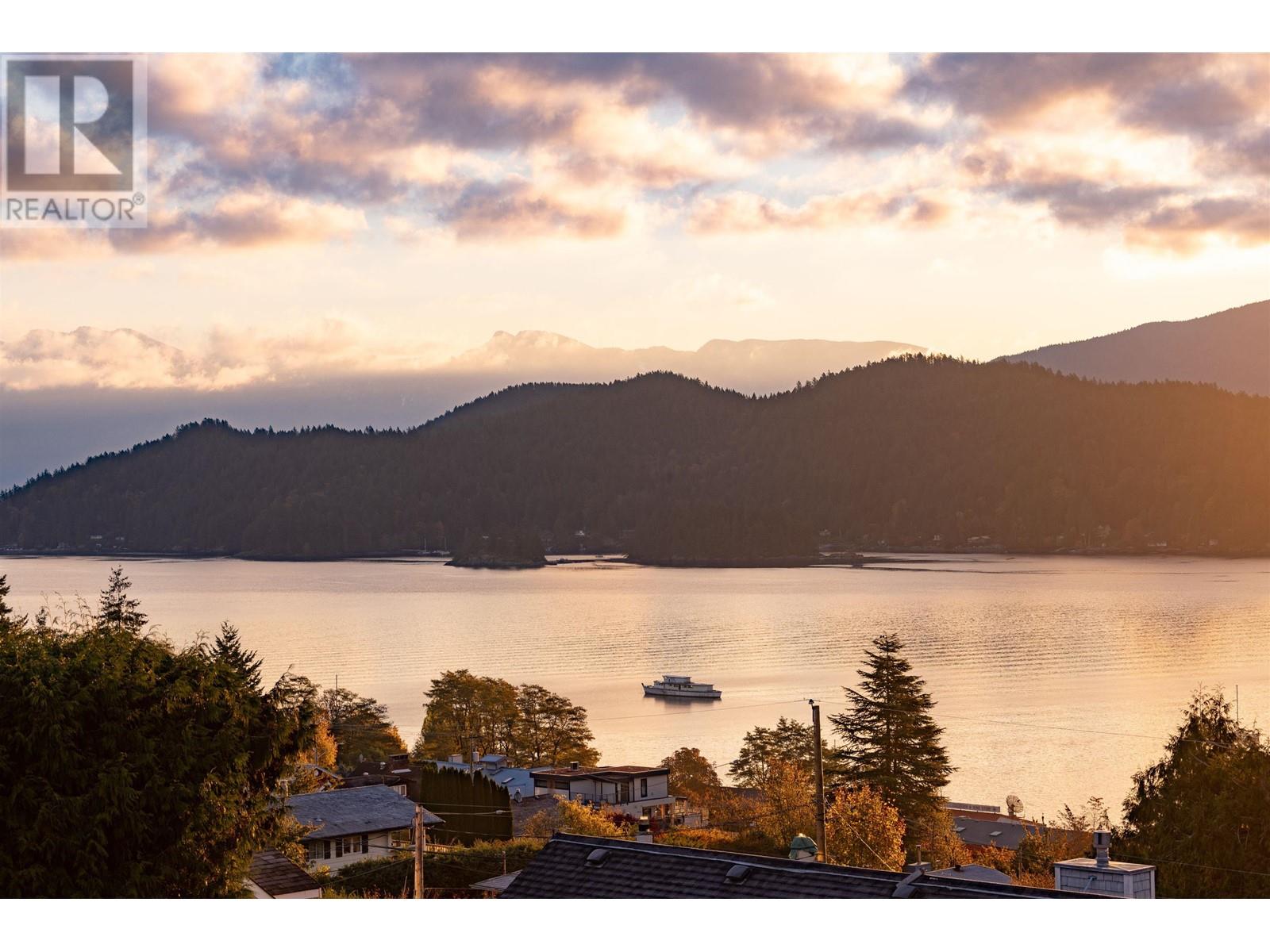 524 Abbs Road, Gibsons, British Columbia  V0N 1V0 - Photo 32 - R2825421