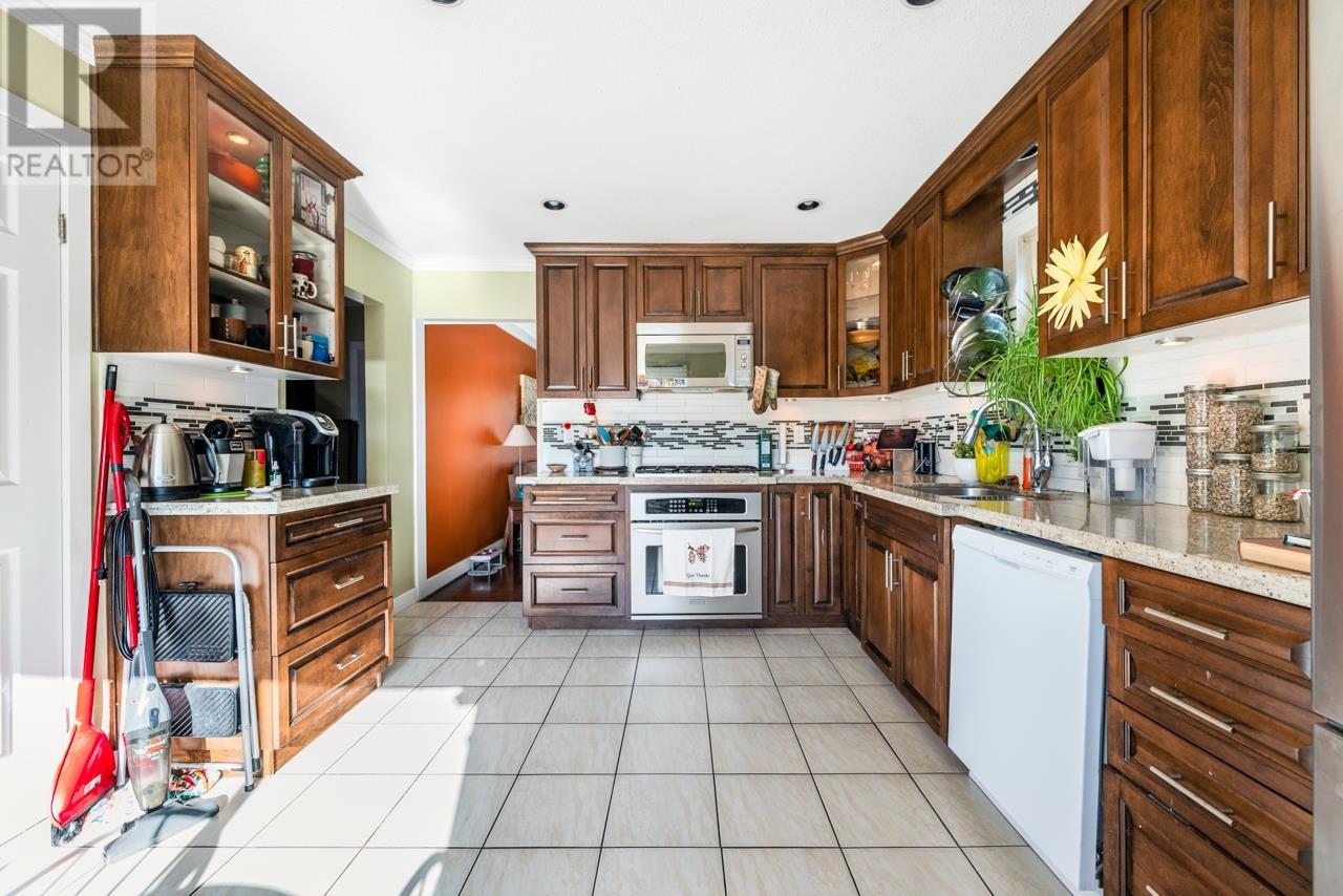 2324 E 30th Avenue, Vancouver, British Columbia  V5R 2S1 - Photo 6 - R2828221