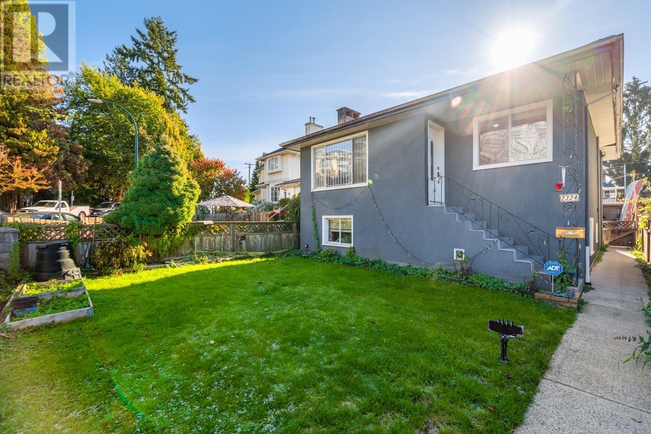 2324 E 30th Avenue, Vancouver, British Columbia  V5R 2S1 - Photo 2 - R2828221
