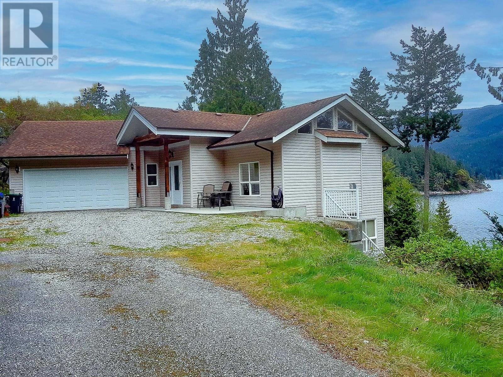 6116 Poise Island Drive, Sechelt, British Columbia  V7Z 0L5 - Photo 2 - R2765402