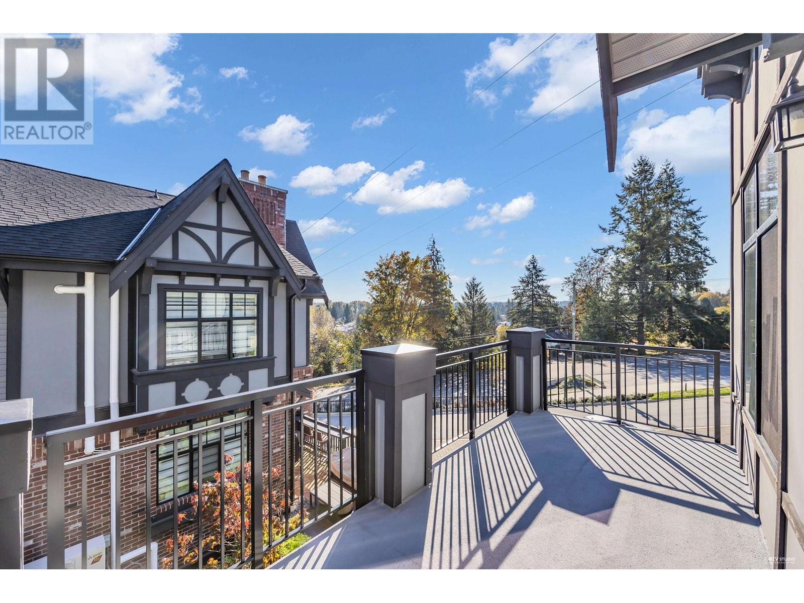 49 3552 Victoria Drive, Coquitlam, British Columbia  V3C 3V4 - Photo 3 - R2828729