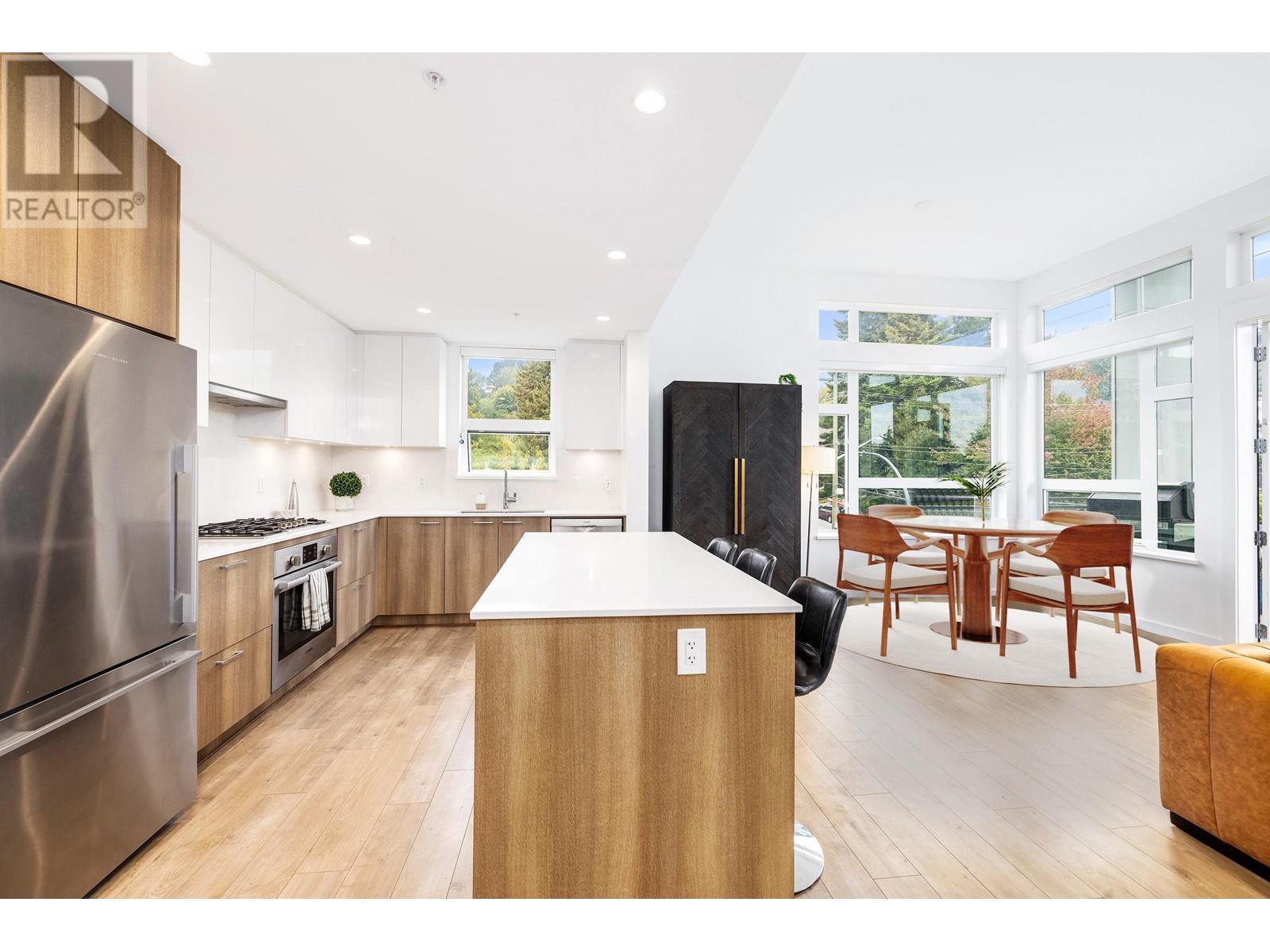 311 715 W 15th Street, Vancouver, British Columbia  V7M 1T2 - Photo 3 - R2824221