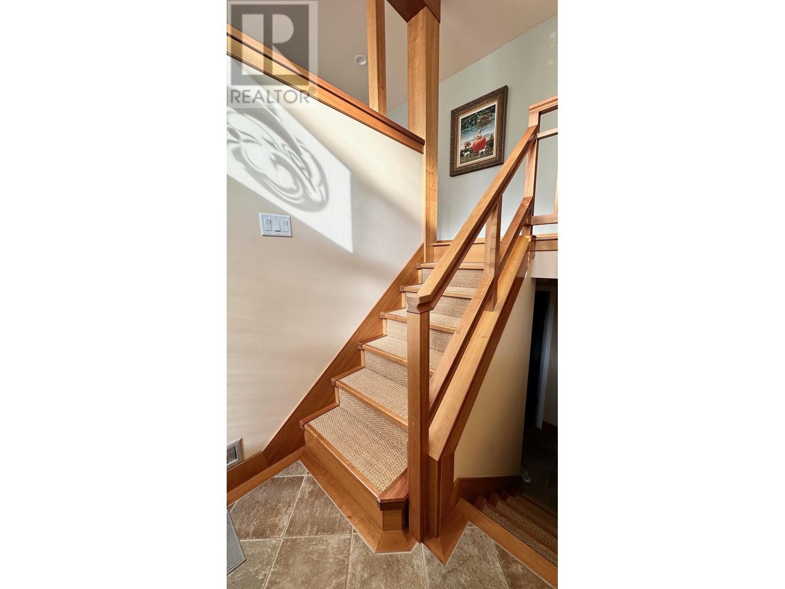 2160 Jordan Drive, Burnaby, British Columbia  V5B 4E8 - Photo 6 - R2828604