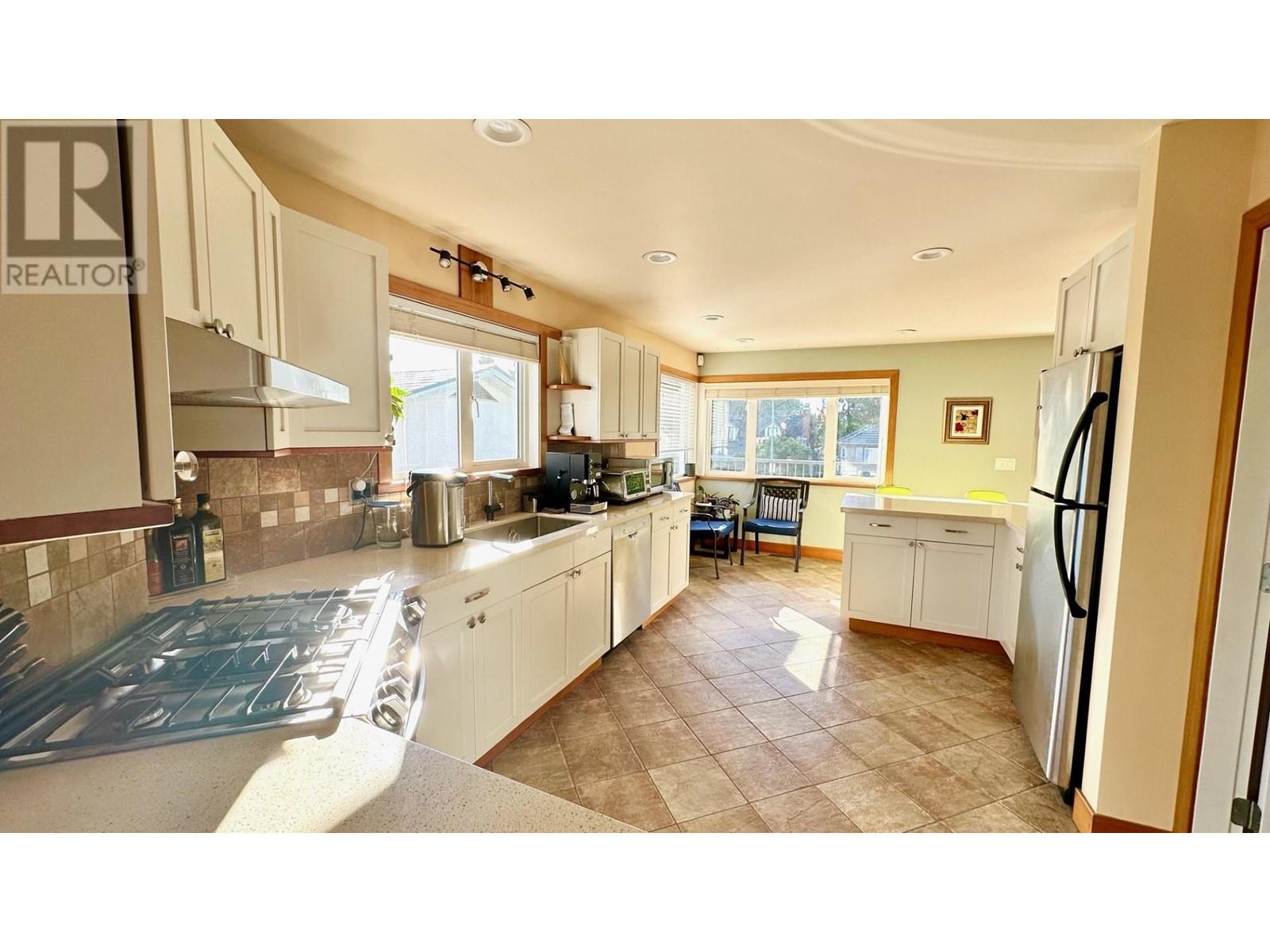 2160 Jordan Drive, Burnaby, British Columbia  V5B 4E8 - Photo 3 - R2828604