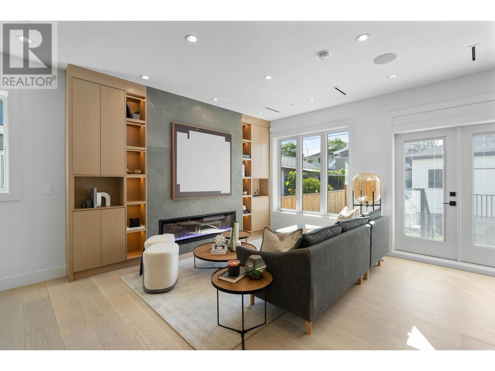 2730 Kitchener Street, Vancouver, British Columbia  V5K 3E1 - Photo 2 - R2818864