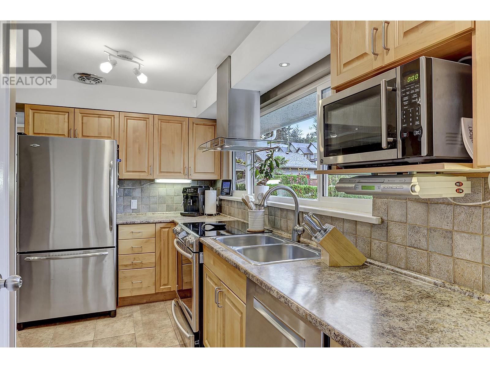 311 Nootka Street, New Westminster, British Columbia  V3L 4X3 - Photo 11 - R2828896