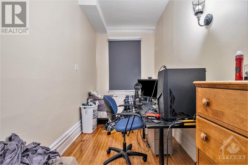 Photo 15 of listing located at 95-97 ST ANDREW STREET W