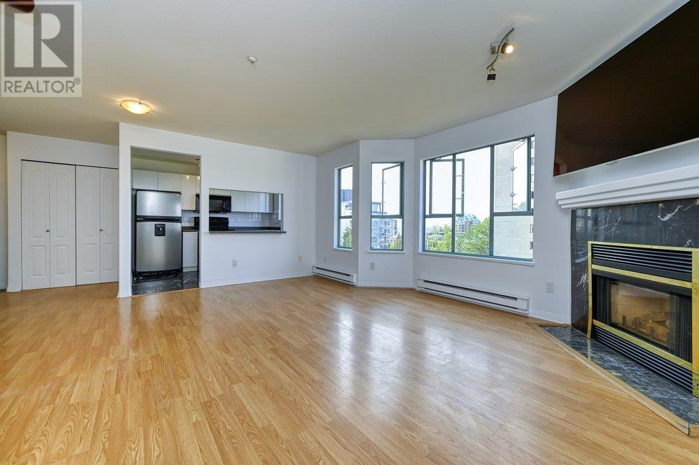 303 111 W 5th Street, North Vancouver, British Columbia  V7M 1J6 - Photo 2 - R2828690