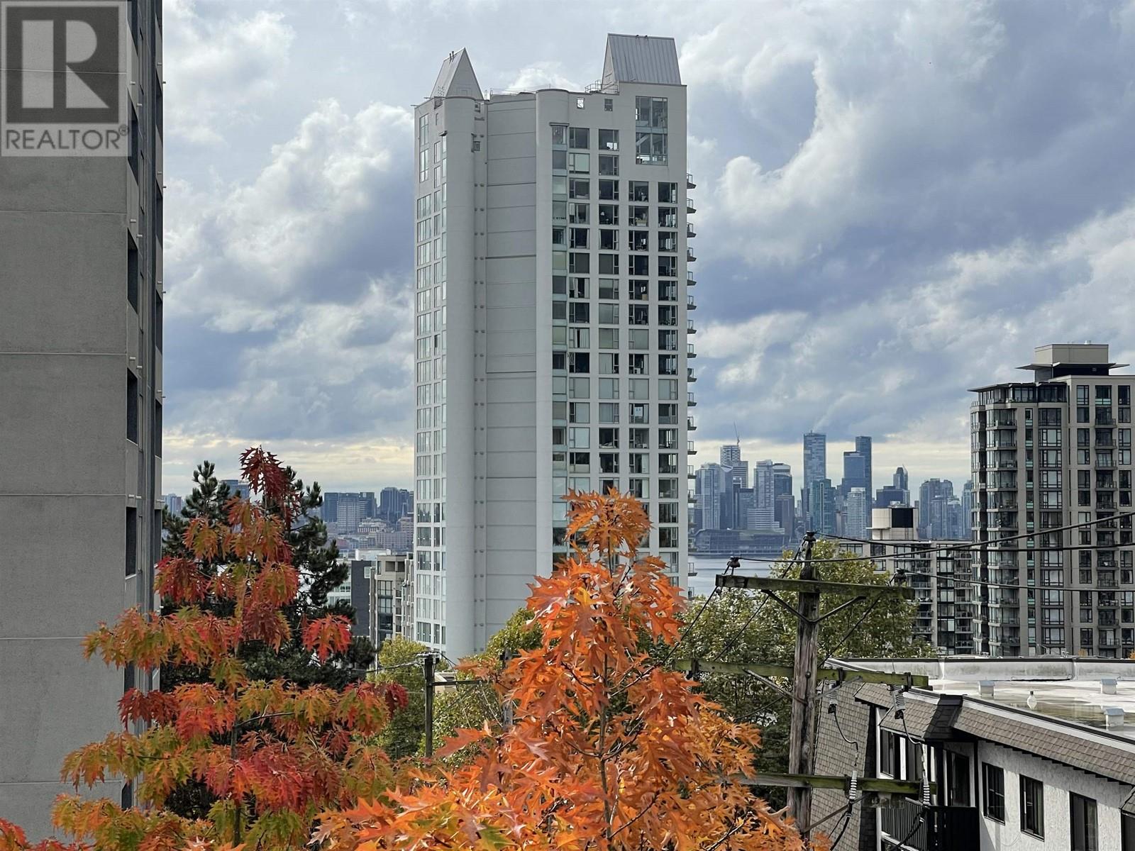 303 111 W 5th Street, North Vancouver, British Columbia  V7M 1J6 - Photo 1 - R2828690
