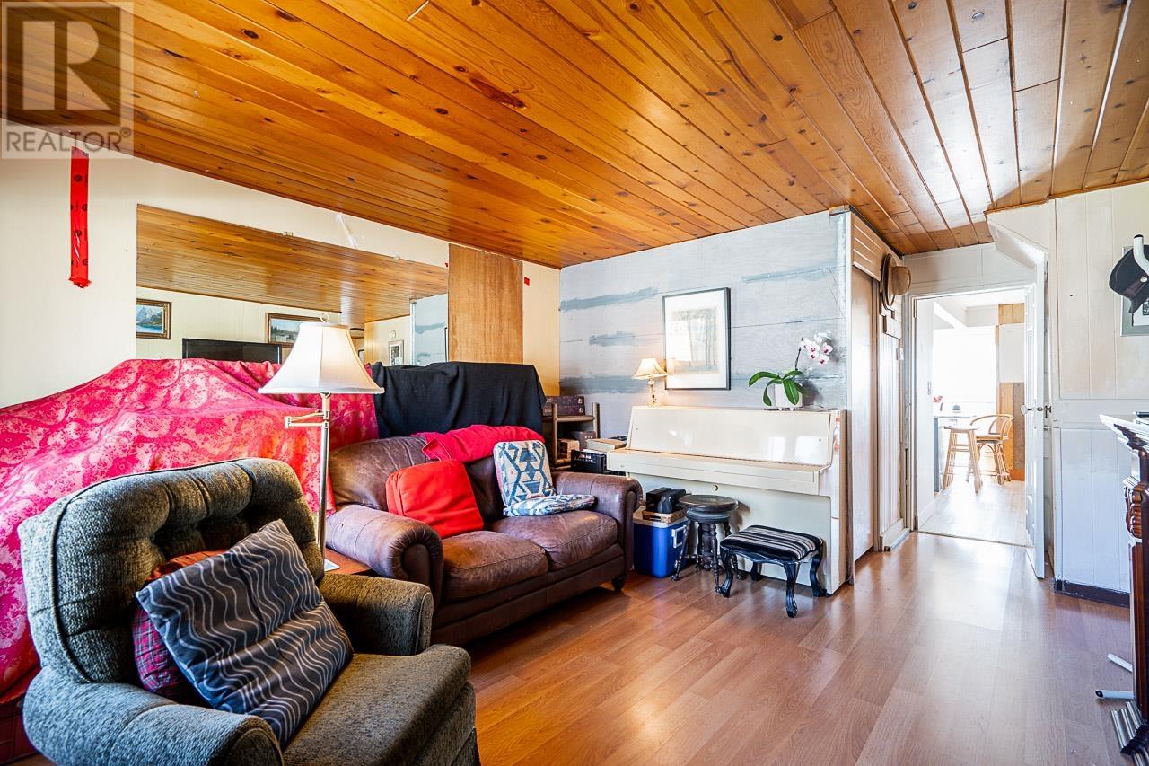1034 Delestre Avenue, Coquitlam, British Columbia  V3K 2H2 - Photo 9 - R2828792