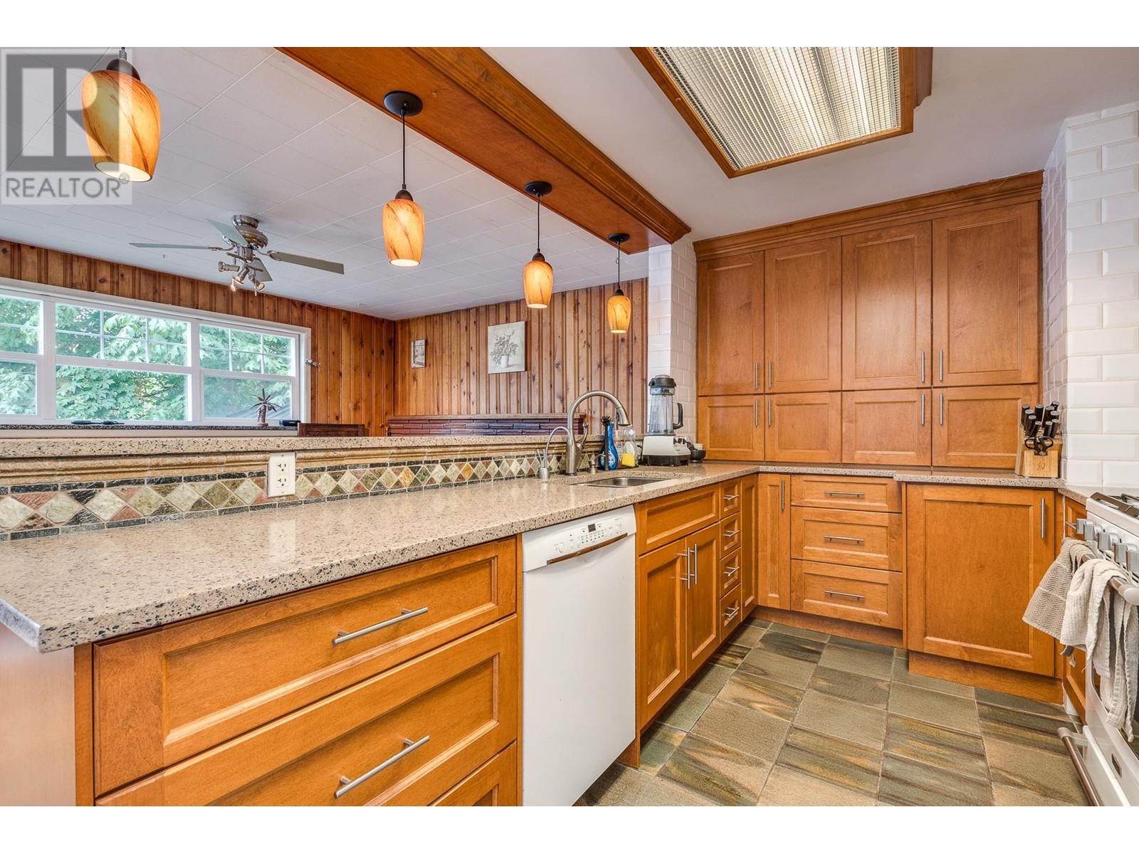20515 Powell Avenue, Maple Ridge, British Columbia  V2X 4N3 - Photo 9 - R2828791