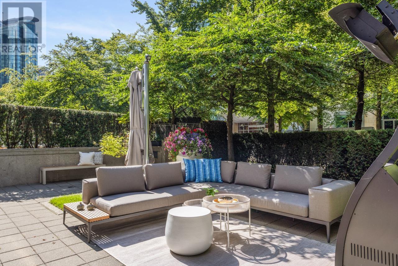 308 Jervis Mews, Vancouver, British Columbia  V6C 3R5 - Photo 4 - R2806246