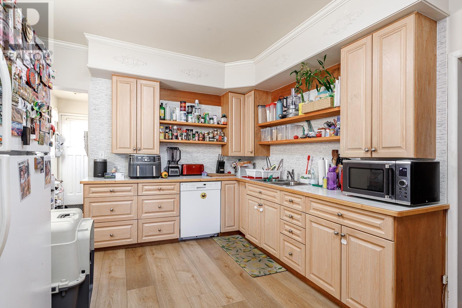 1303 Laval Square, Coquitlam, British Columbia  V3K 2E1 - Photo 4 - R2828922