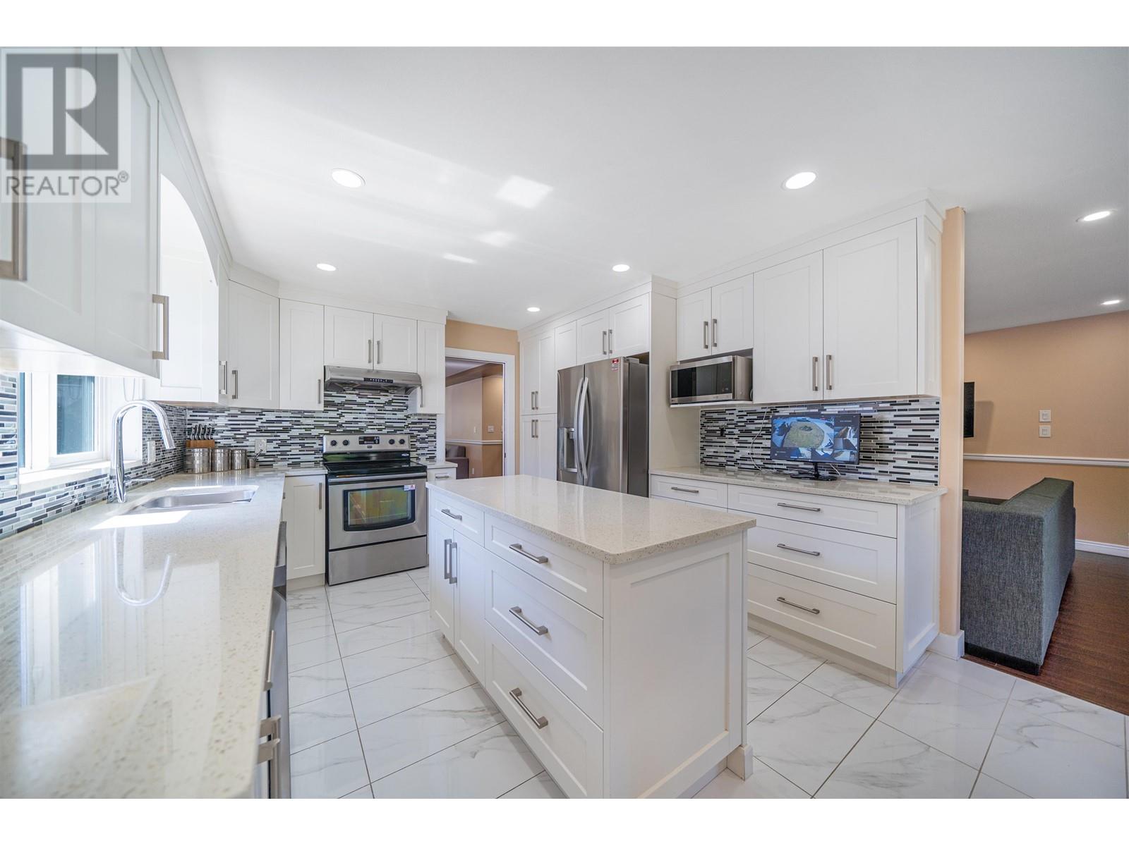 2015 BALSAM WAY, squamish, British Columbia