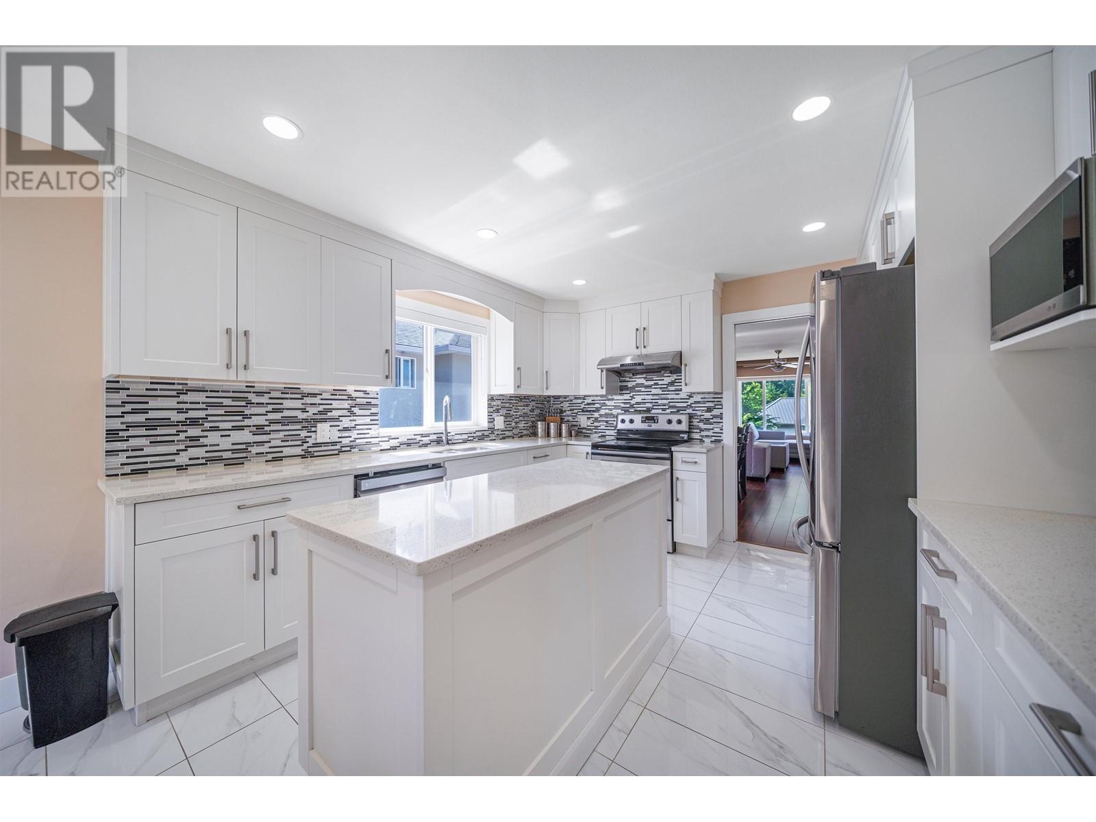 2015 Balsam Way, Squamish, British Columbia  V8B 0W1 - Photo 3 - R2828953