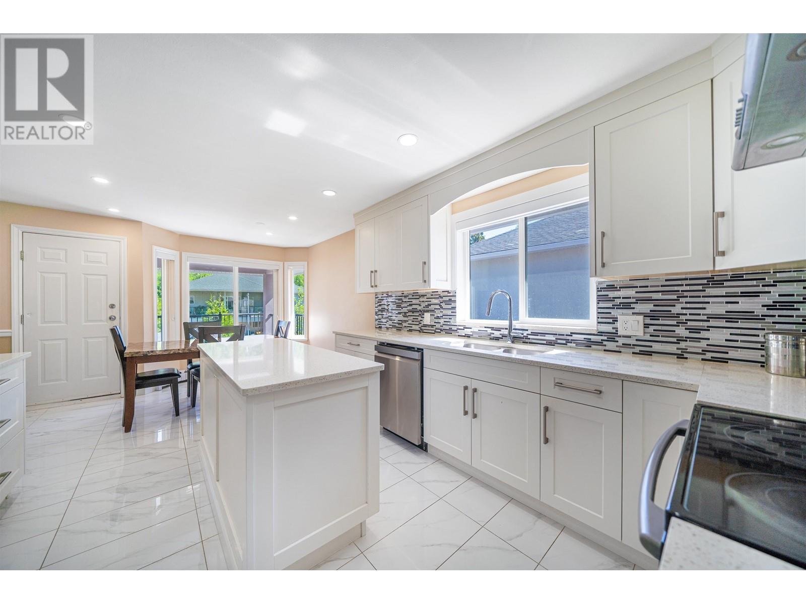 2015 Balsam Way, Squamish, British Columbia  V8B 0W1 - Photo 4 - R2828953