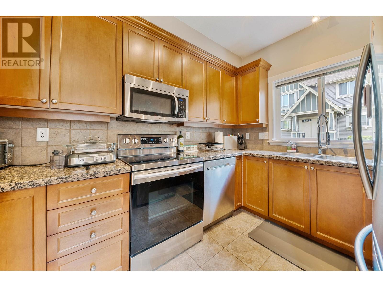 13 4288 SARDIS STREET, burnaby, British Columbia