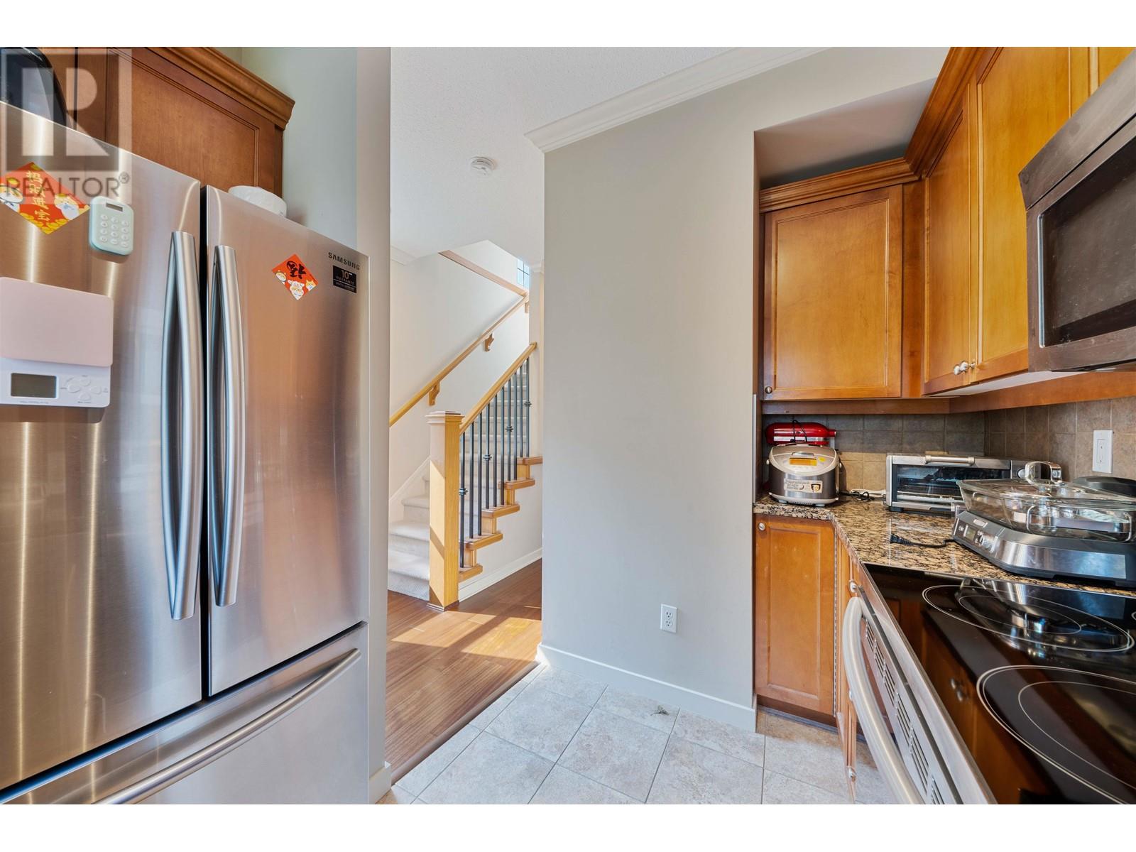 13 4288 Sardis Street, Burnaby, British Columbia  V5H 1K4 - Photo 2 - R2828943