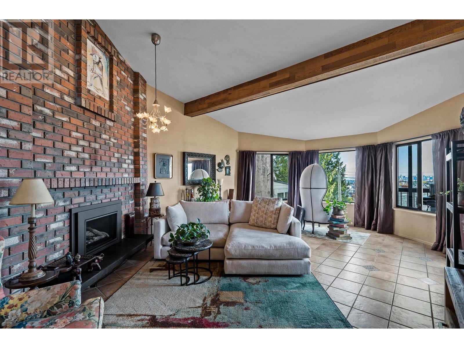 153 Glynde Avenue, Burnaby, British Columbia  V5B 3J3 - Photo 2 - R2828828