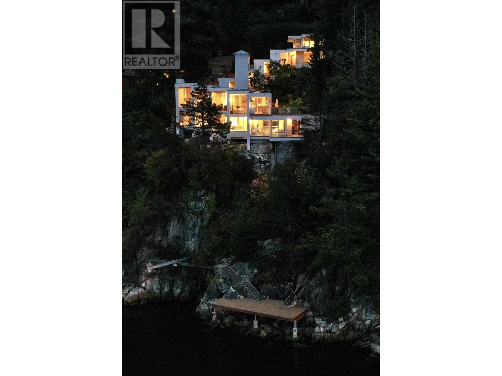 6257 Taylor Drive, West Vancouver, British Columbia  V7W 1Y8 - Photo 2 - R2828503