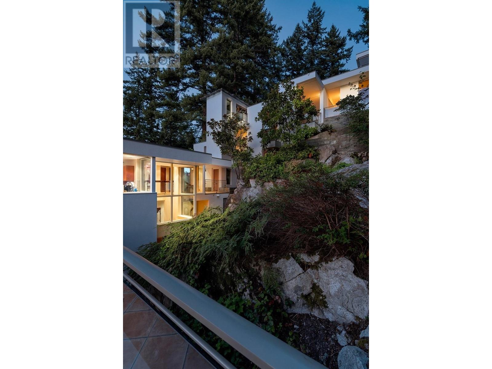 6257 Taylor Drive, West Vancouver, British Columbia  V7W 1Y8 - Photo 5 - R2828503