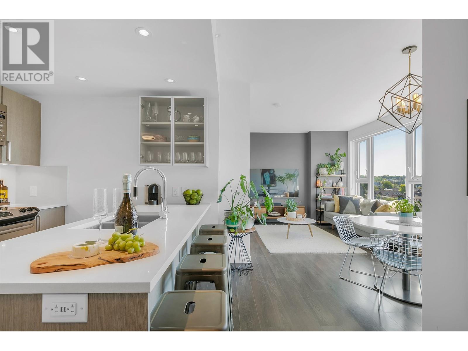 751 955 E Hastings Street, Vancouver, British Columbia  V6A 0G8 - Photo 2 - R2814354