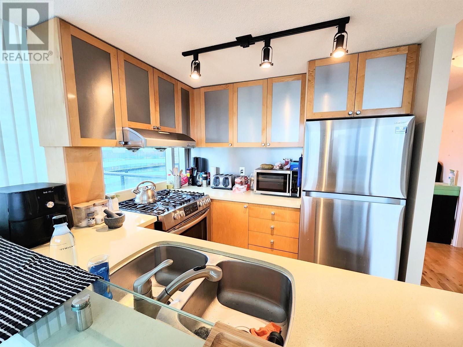 1702 1003 Burnaby Street, Vancouver, British Columbia  V6E 4R7 - Photo 2 - R2829013