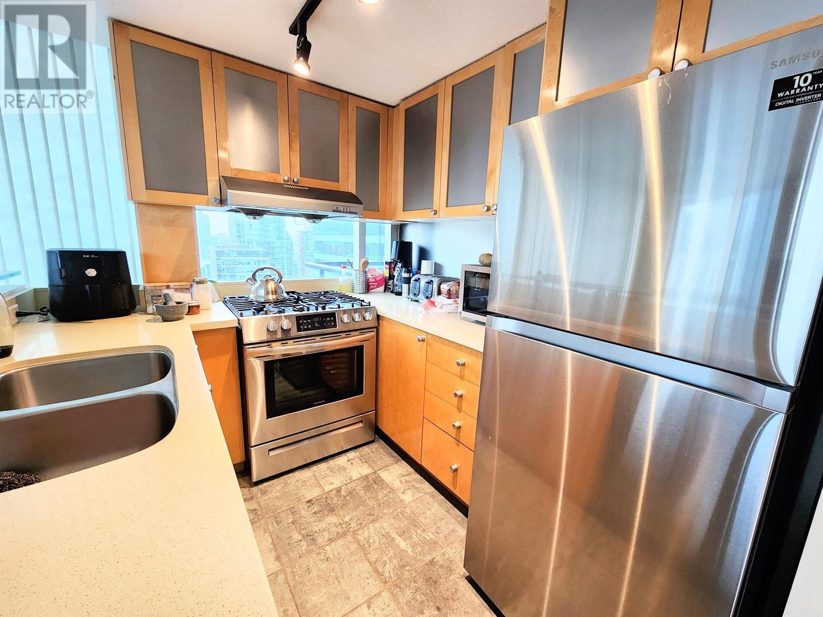 1702 1003 Burnaby Street, Vancouver, British Columbia  V6E 4R7 - Photo 3 - R2829013