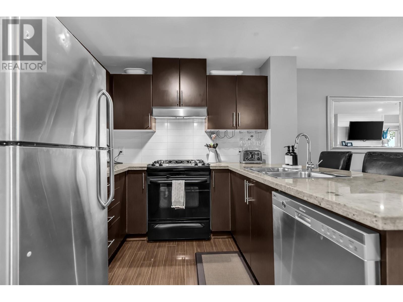 303 700 Klahanie Drive, Port Moody, British Columbia  V3H 5L3 - Photo 9 - R2829019