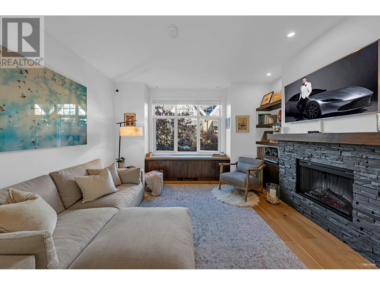 3888 WELWYN STREET, vancouver, British Columbia