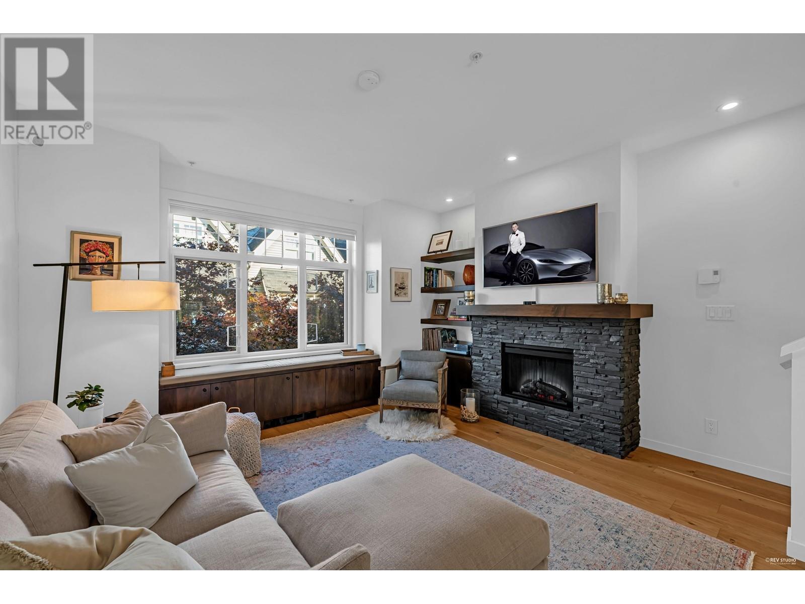 3888 Welwyn Street, Vancouver, British Columbia  V5N 3Y9 - Photo 2 - R2829059