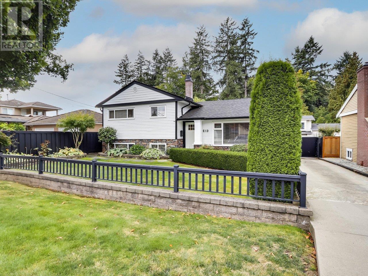 1741 Cliff Avenue, Burnaby, British Columbia  V5A 2K5 - Photo 2 - R2829024