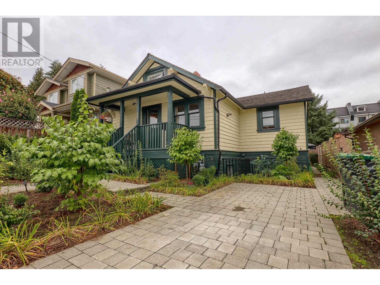 207 Allard Street, Coquitlam, British Columbia  V3K 4K9 - Photo 35 - R2829054