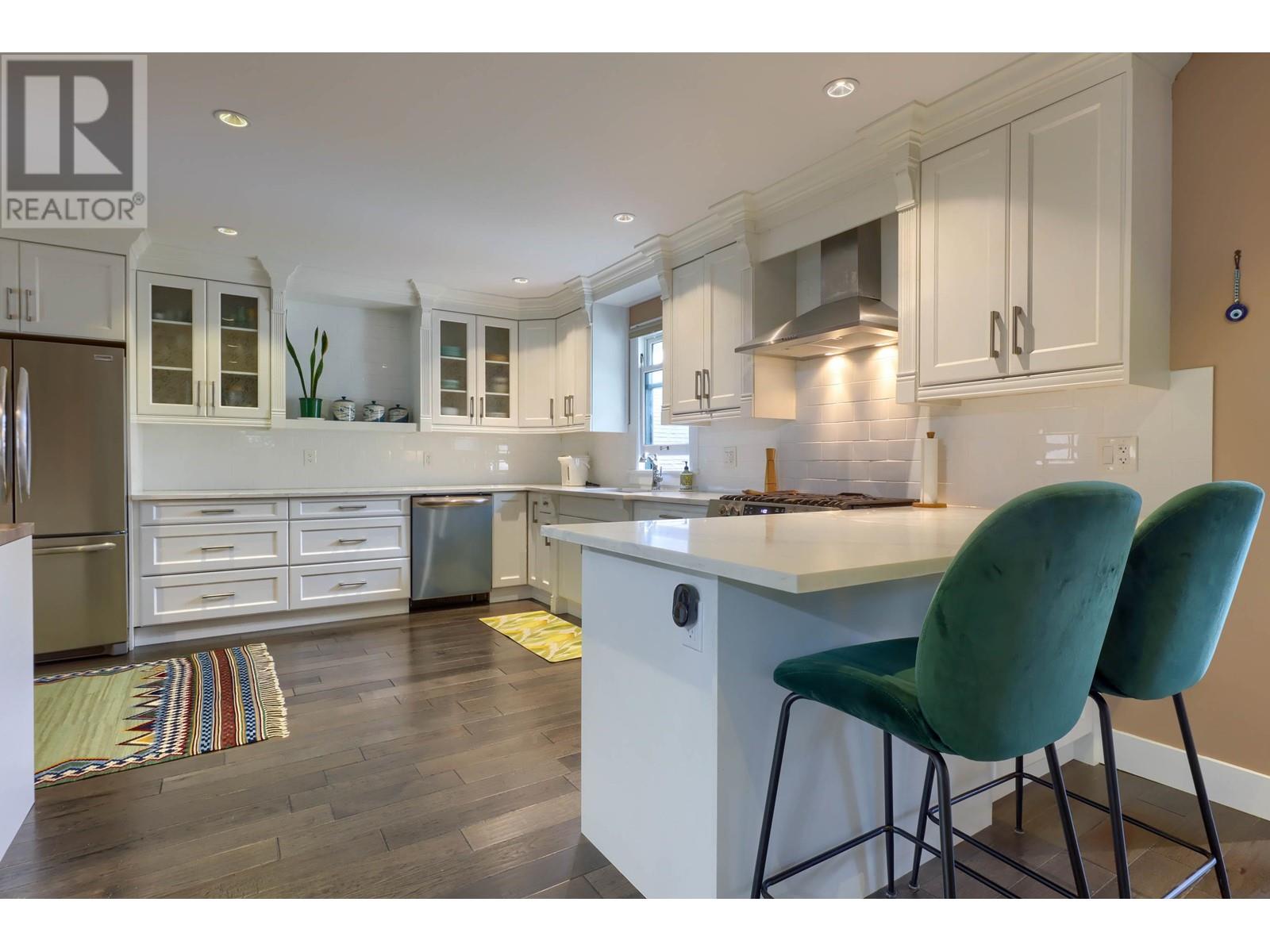 207 Allard Street, Coquitlam, British Columbia  V3K 4K9 - Photo 6 - R2829054