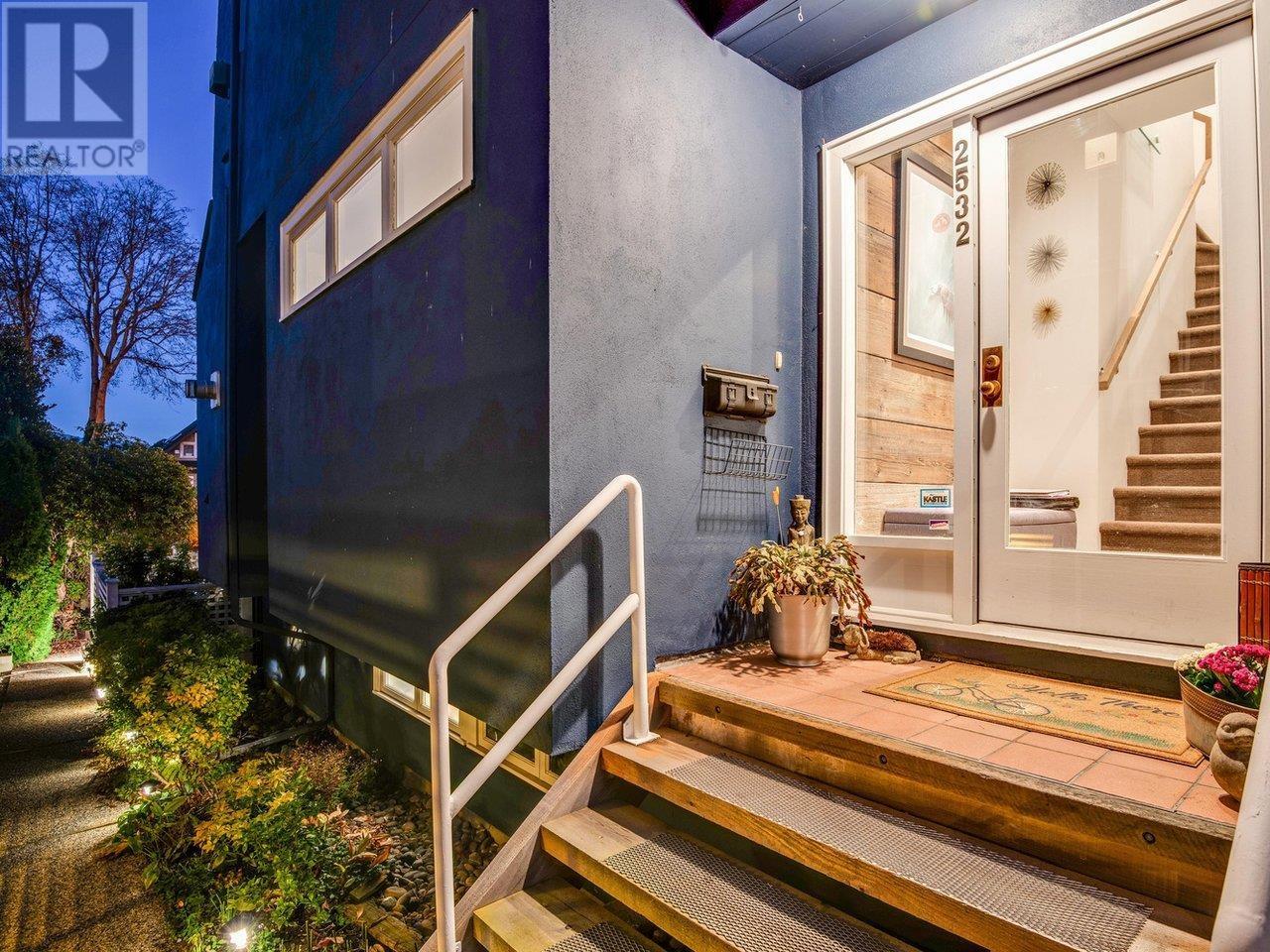 2532 Cornwall Avenue, Vancouver, British Columbia  V6K 1C2 - Photo 2 - R2829039