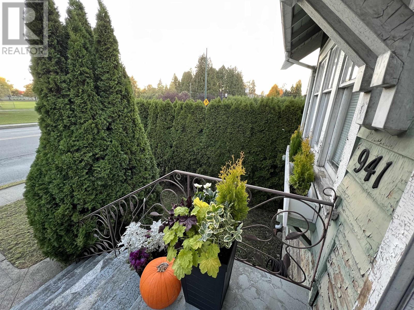 941 E 41st Avenue, Vancouver, British Columbia  V5W 1P8 - Photo 3 - R2827982