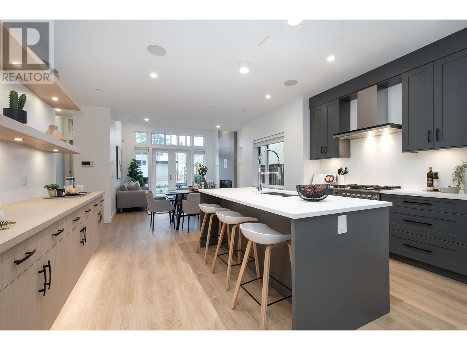 352 14th West Street, North Vancouver, British Columbia  V7M 1P6 - Photo 3 - R2826429