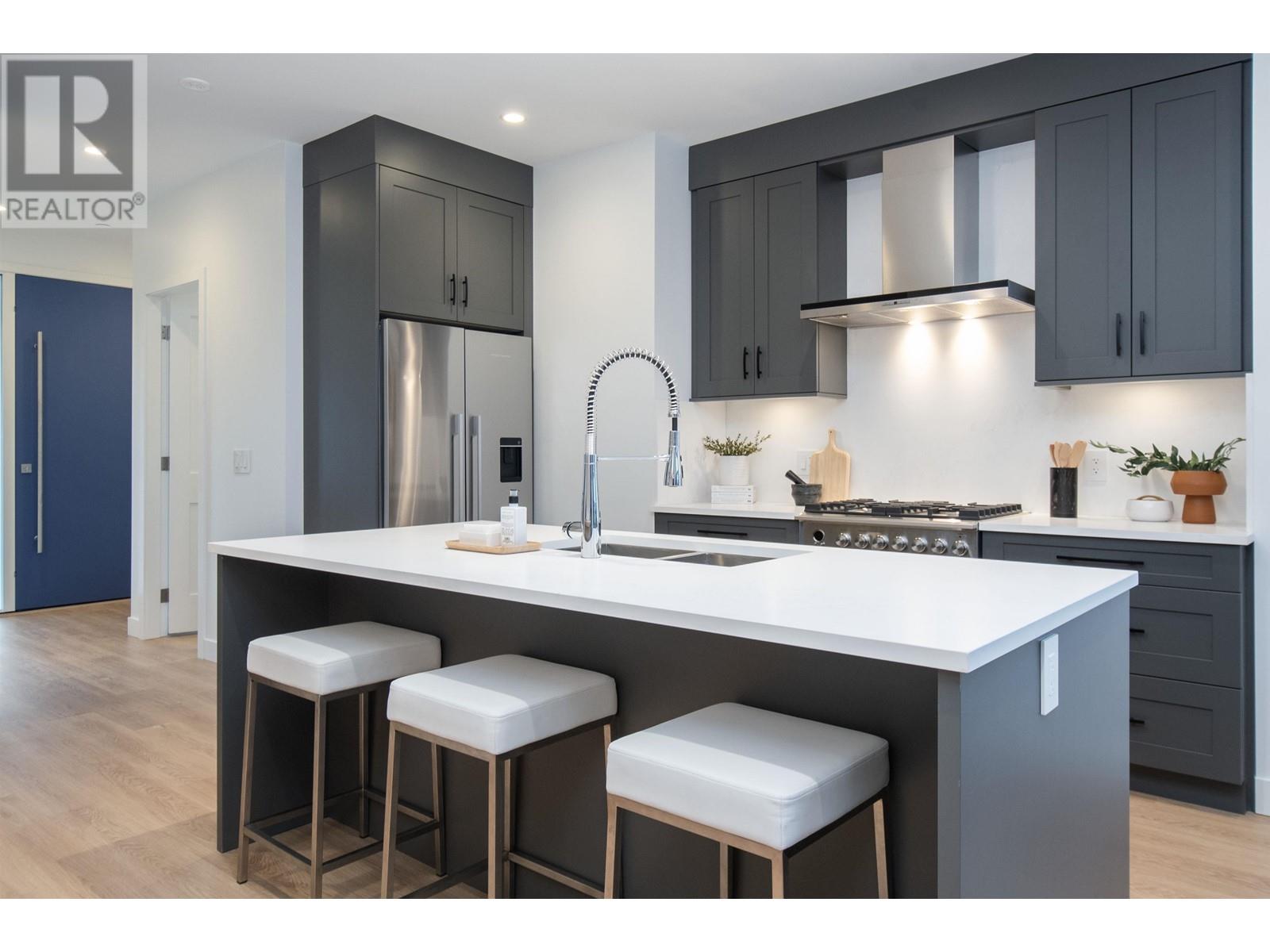 354 14th West Street, North Vancouver, British Columbia  V7M 1P6 - Photo 8 - R2826436
