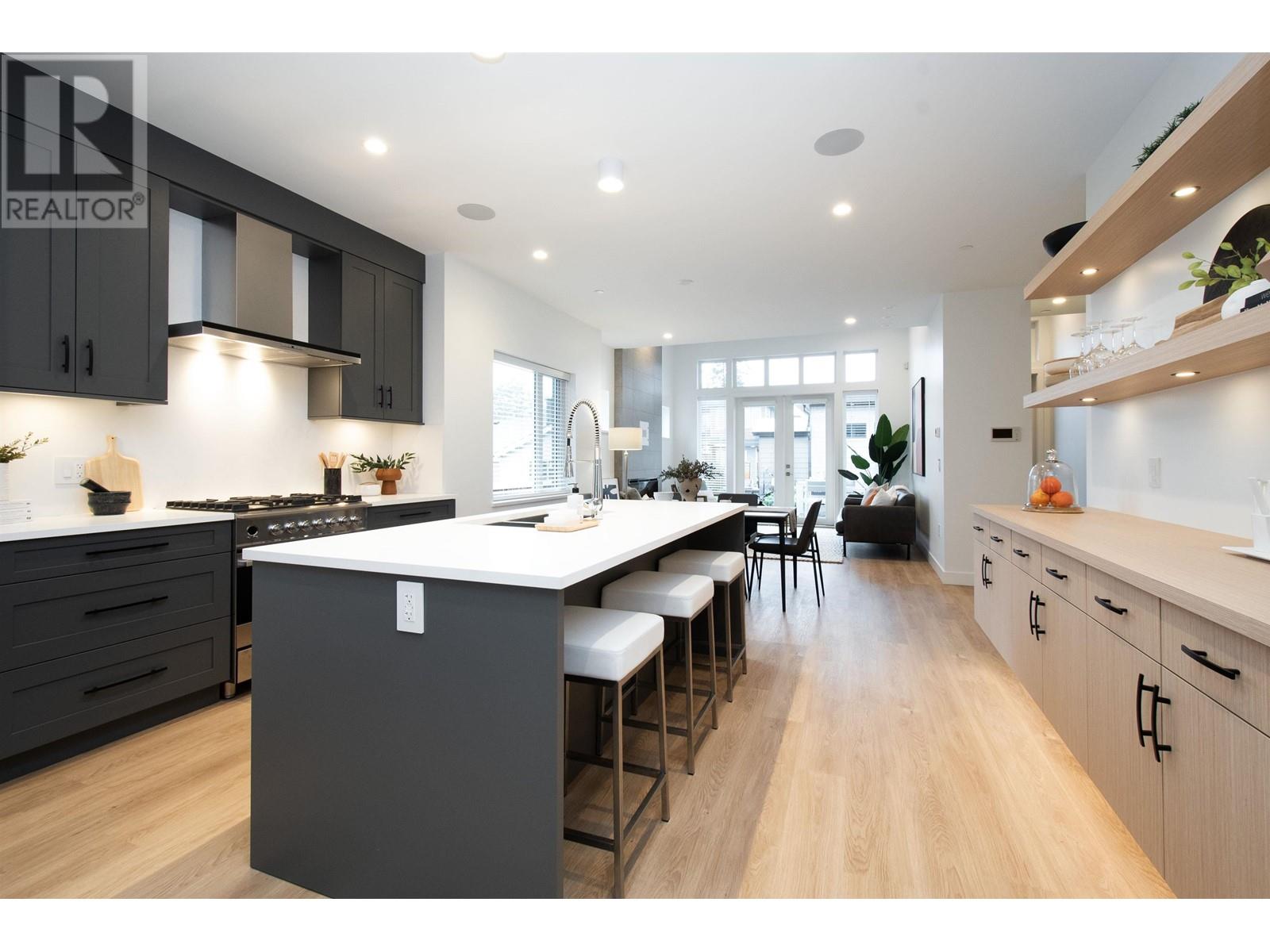 354 14th West Street, North Vancouver, British Columbia  V7M 1P6 - Photo 3 - R2826436