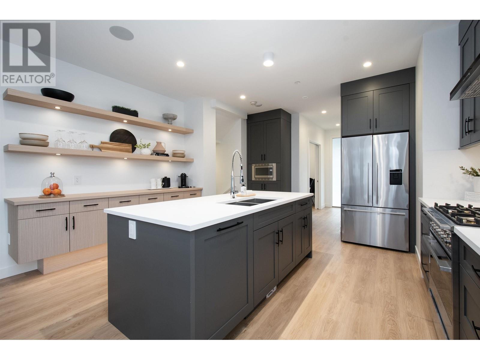 354 14th West Street, North Vancouver, British Columbia  V7M 1P6 - Photo 6 - R2826436