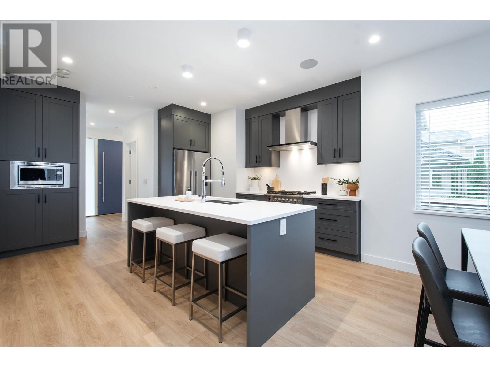 354 14th West Street, North Vancouver, British Columbia  V7M 1P6 - Photo 7 - R2826436