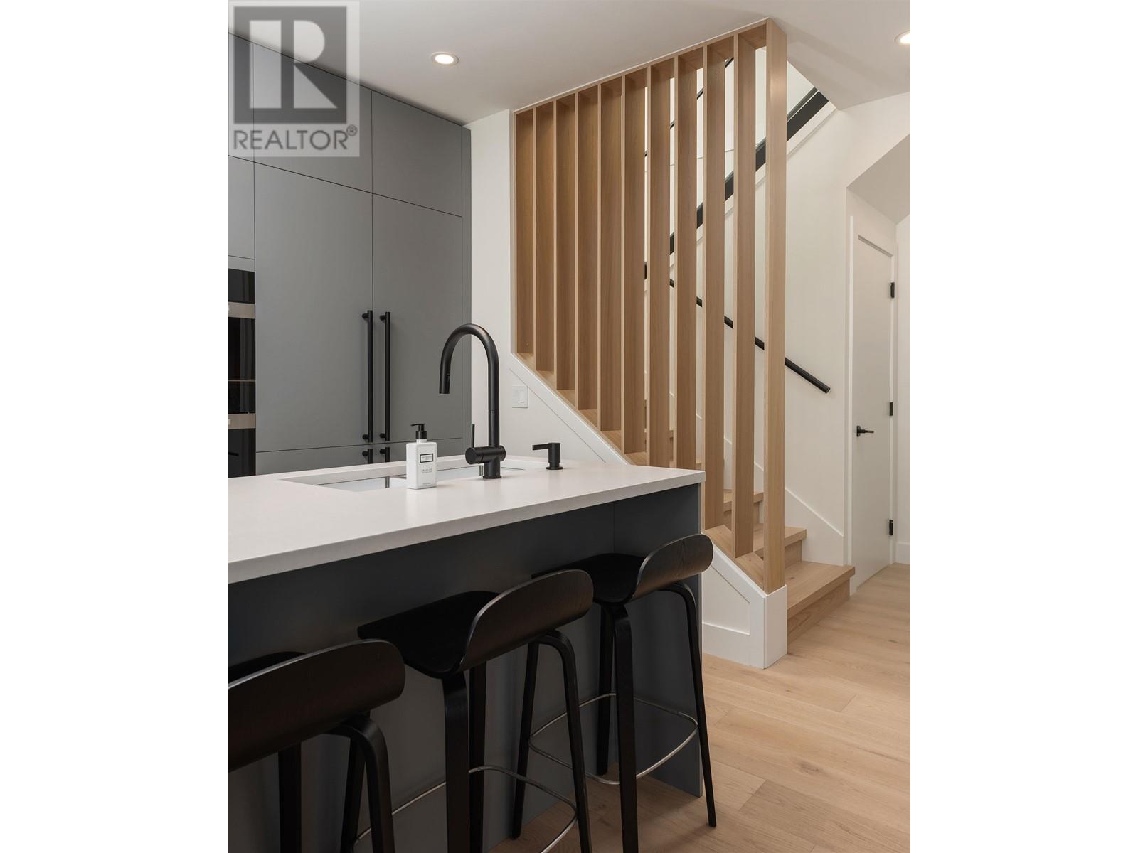 569 W 17th Avenue, Vancouver, British Columbia  V5Z 1T6 - Photo 2 - R2829075