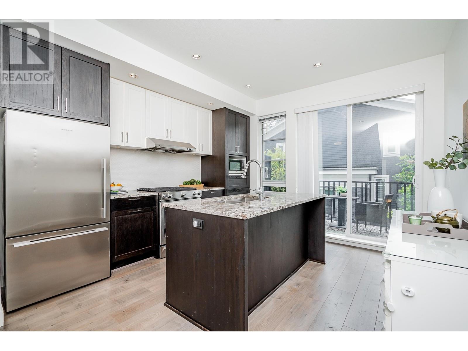 114 548 Foster Avenue, Coquitlam, British Columbia  V3J 0E2 - Photo 2 - R2829119