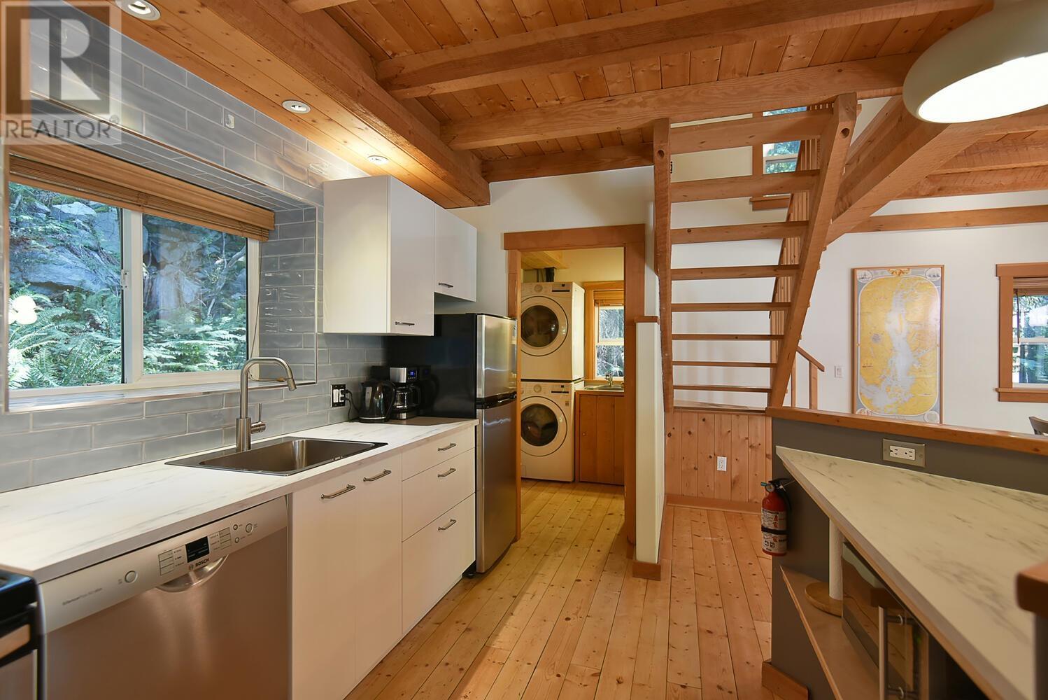 7575 Sechelt Inlet Road, Sechelt, British Columbia  V7Z 0C5 - Photo 13 - R2801984