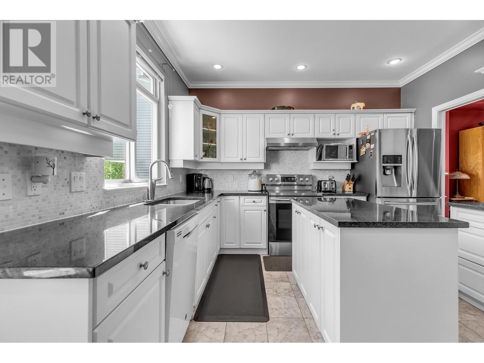 23804 Kanaka Way, Maple Ridge, British Columbia  V2W 1E5 - Photo 10 - R2814698